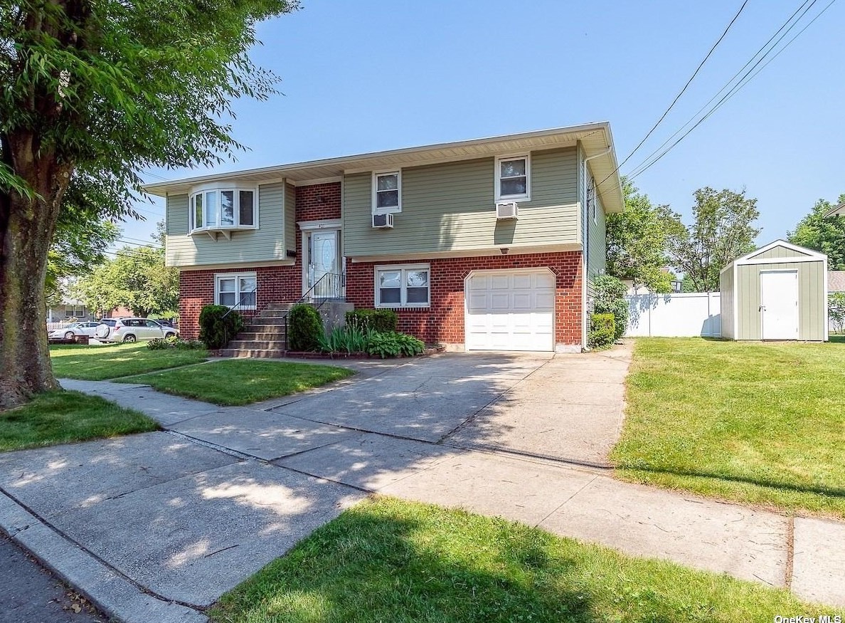 401 Brooklyn Ave, New Hyde Park, NY 11040