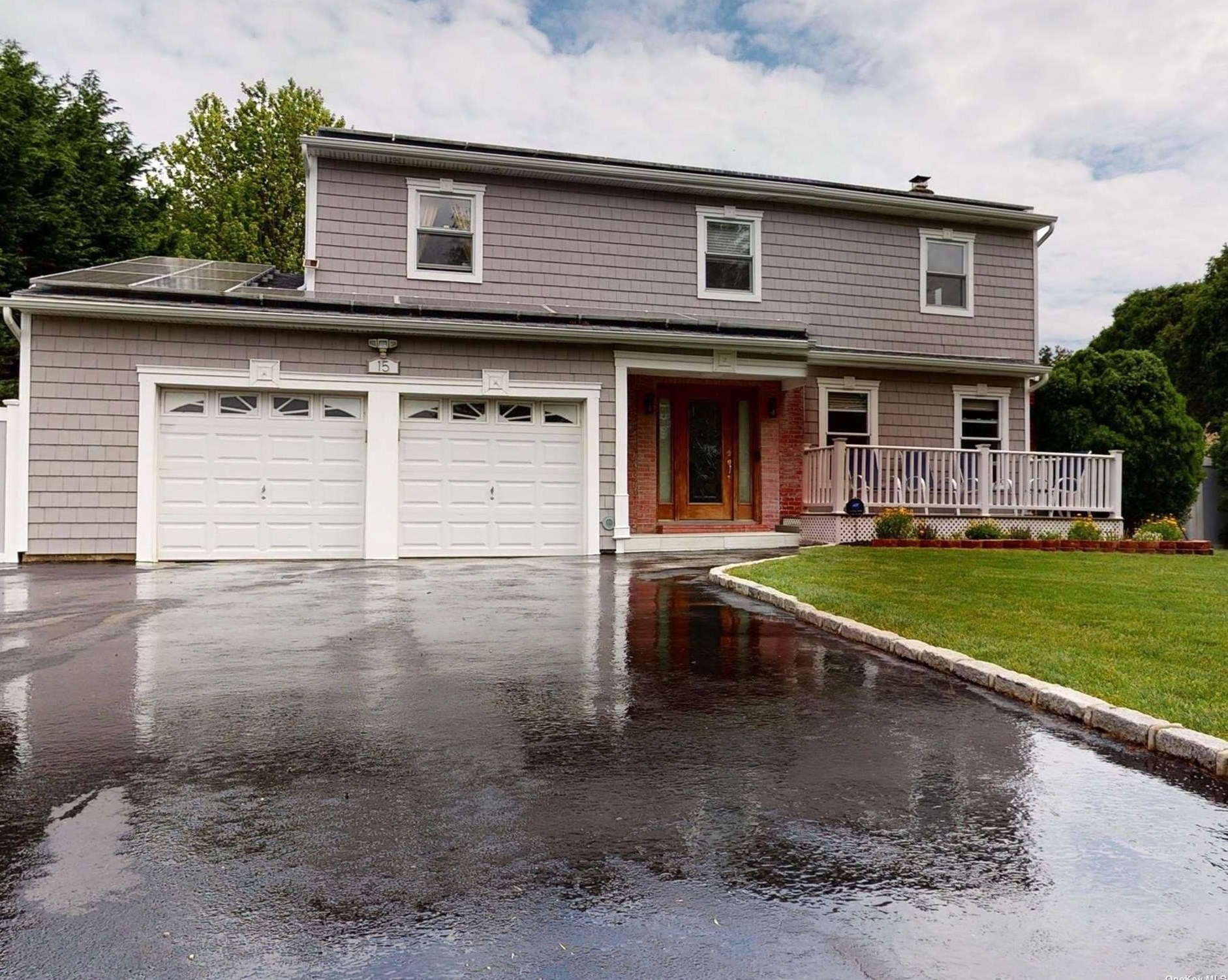 15 Twin Ct, Sayville, NY 11782-1546