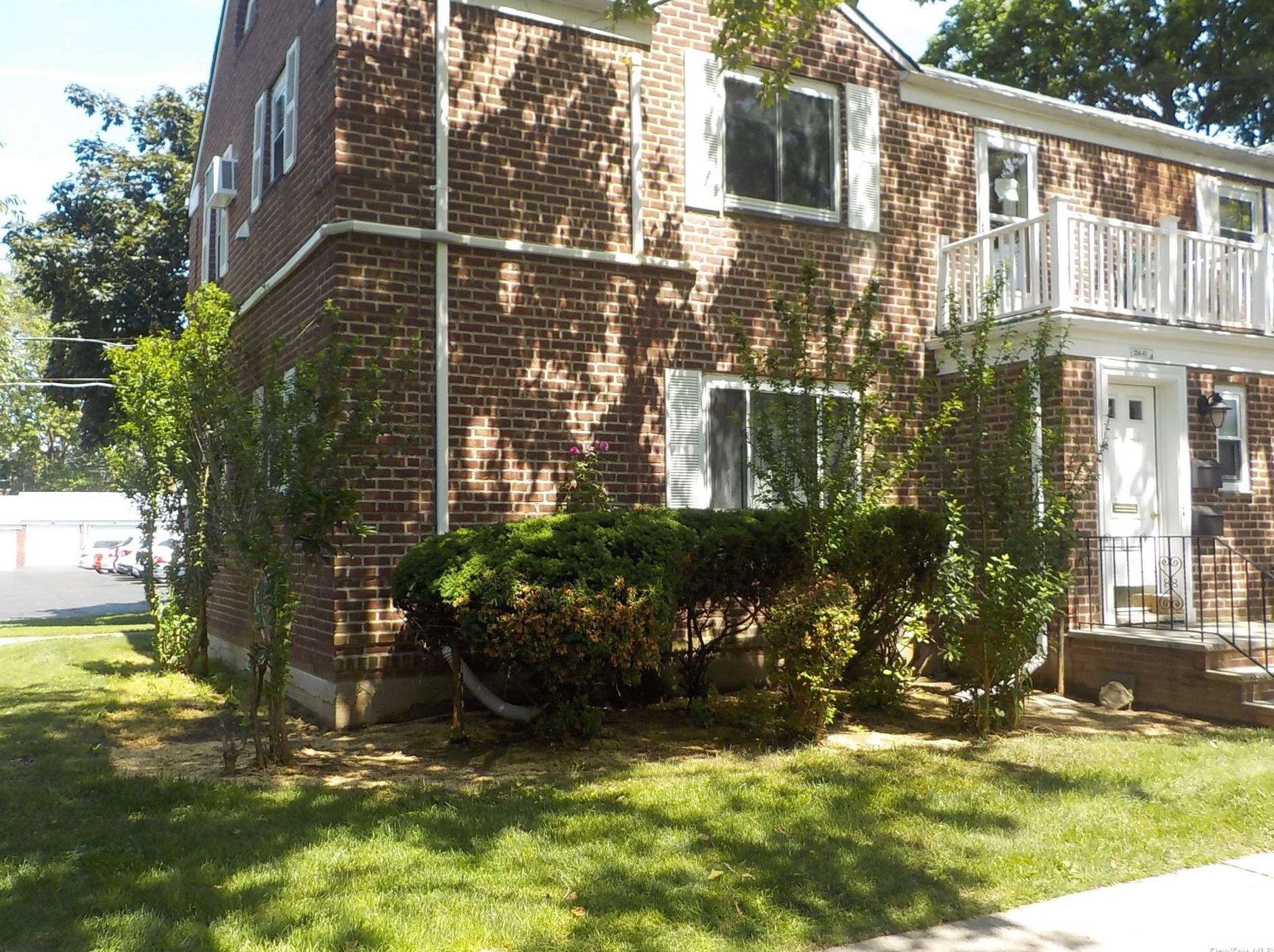 254-41 75th Ave #1st Fl, Floral Park, NY 11004