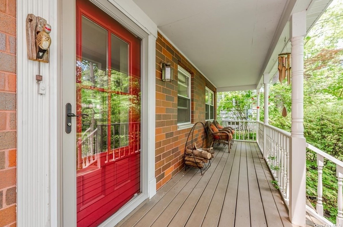 106 Roosevelt Ave, Prt Jefferson Station, NY 11777-2031