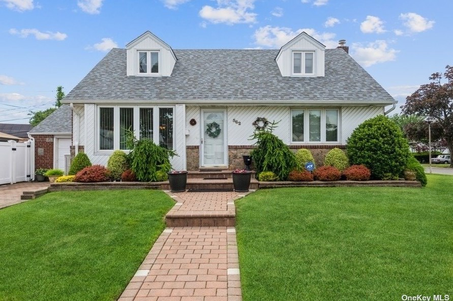 562 Bernice Rd, Franklin Square, NY 11010
