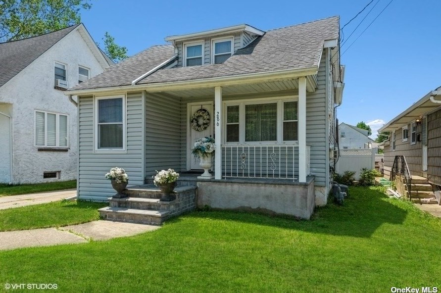 286 Eagle Ave, Hempstead, NY 11552-3841