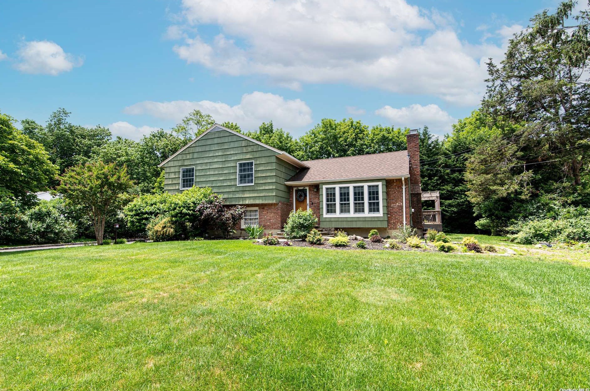 6 Yorkshire Ave, Stonybrook, NY 11790-1320