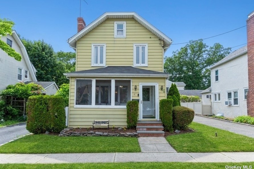 87 Carlyle Pl, East Hills, NY 11577