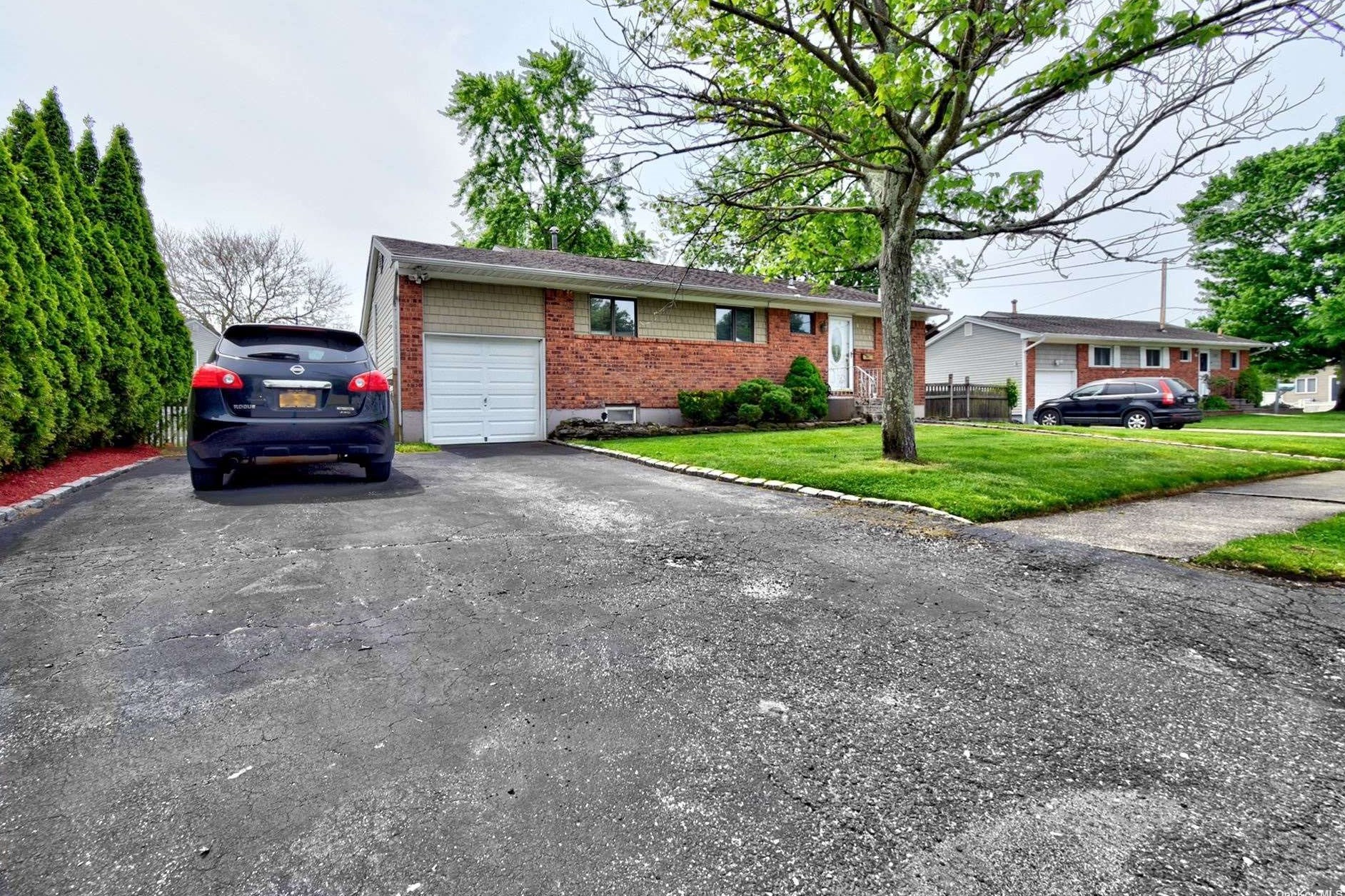 191 Skidmore Rd, Babylon, NY 11703