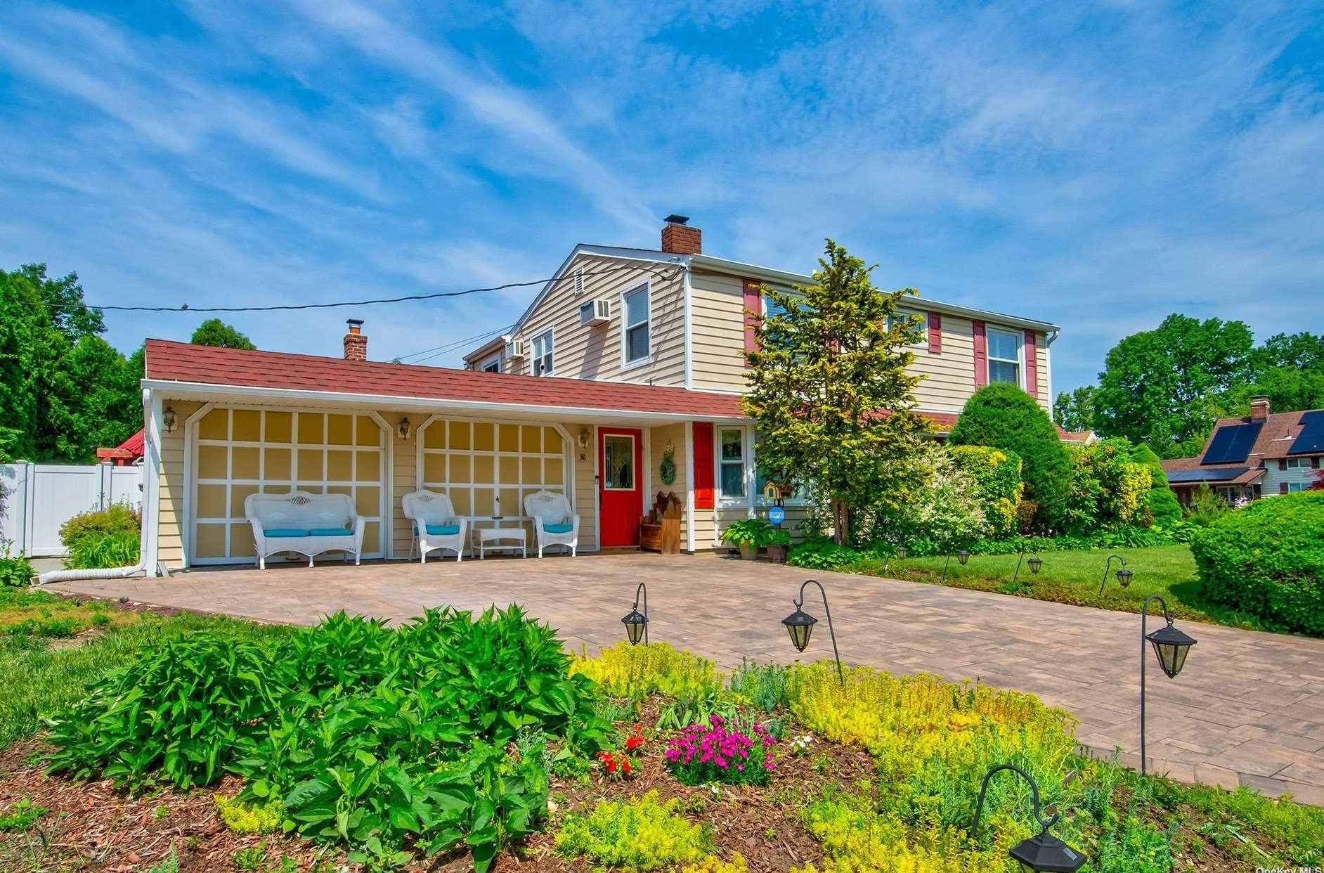 38 Pleasant Ln, Plainedge, NY 11756-3446