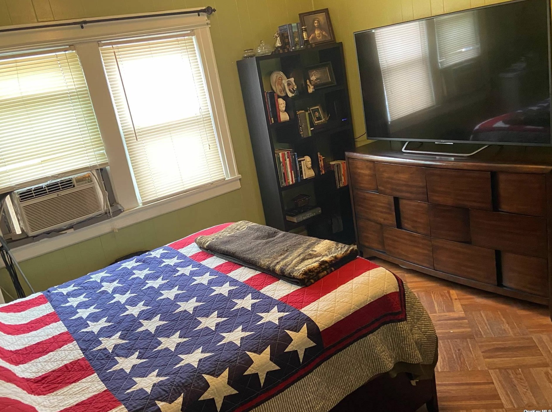 188-10 87th Dr, Jamaica, NY 11423