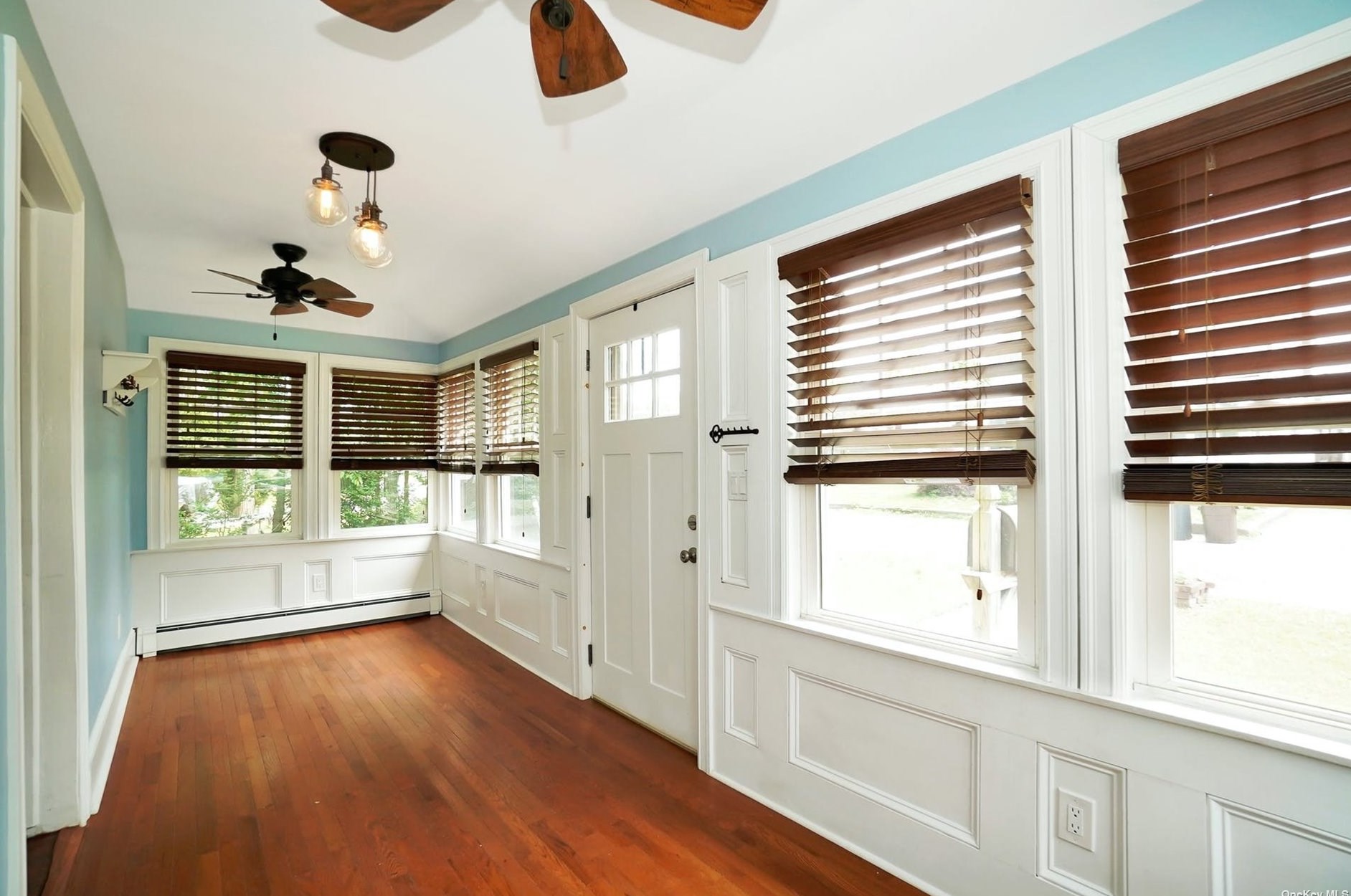 94 Chapel Ave, Canaan Lake, NY 11772-5791