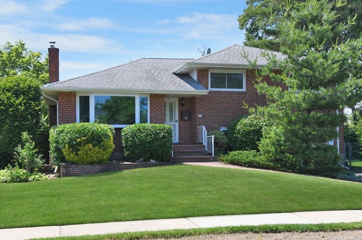 60 Whitman Ave, Syosset, NY 11791-5040