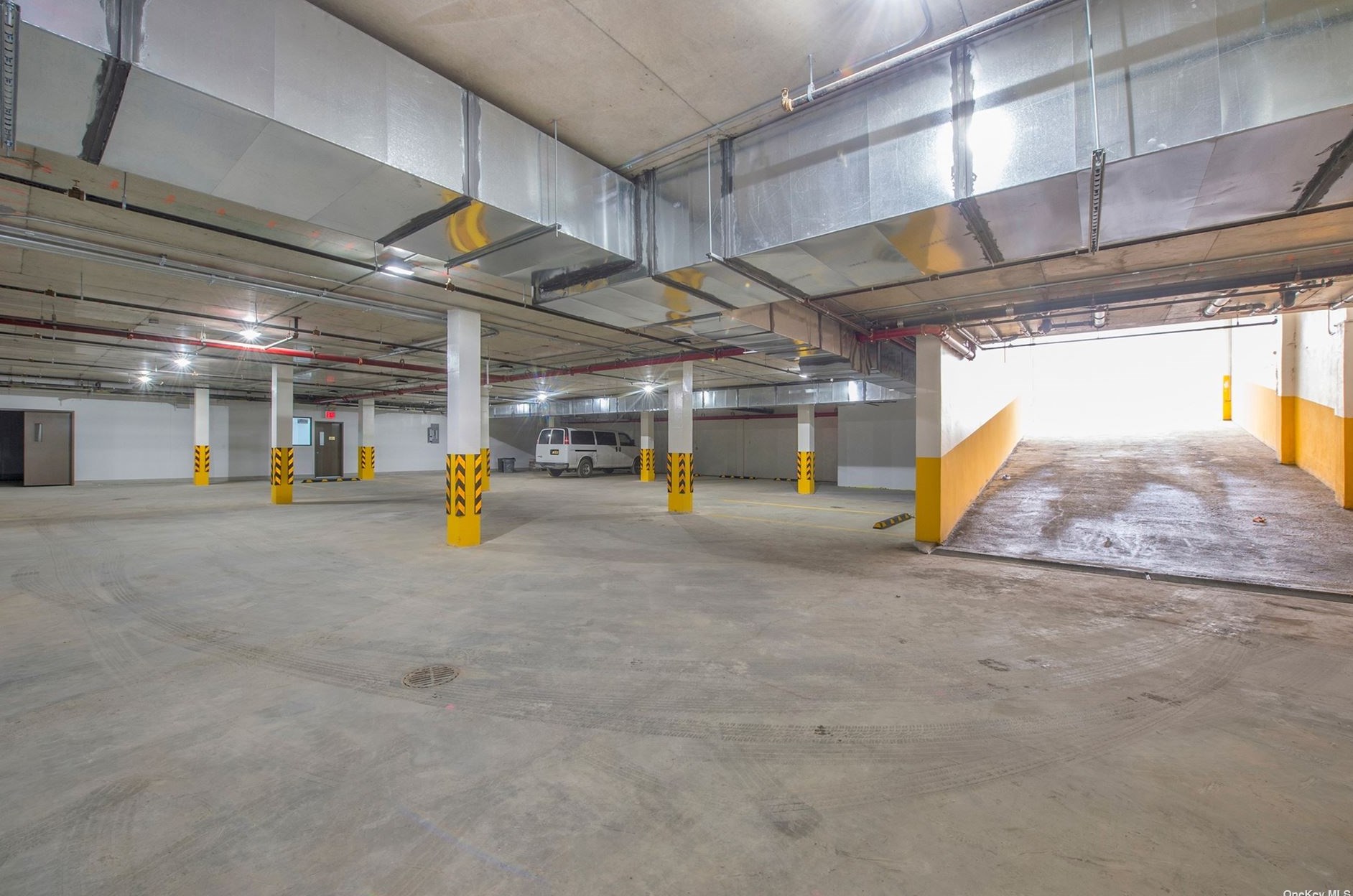 62-41 Forest Ave #2f, Flushing, NY 11385