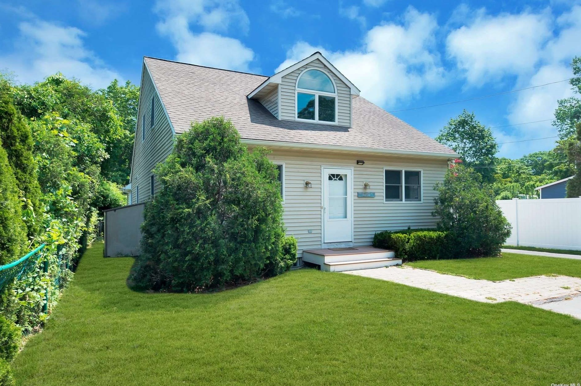 1480 Factory Ave, Mattituck, NY 11952-1568