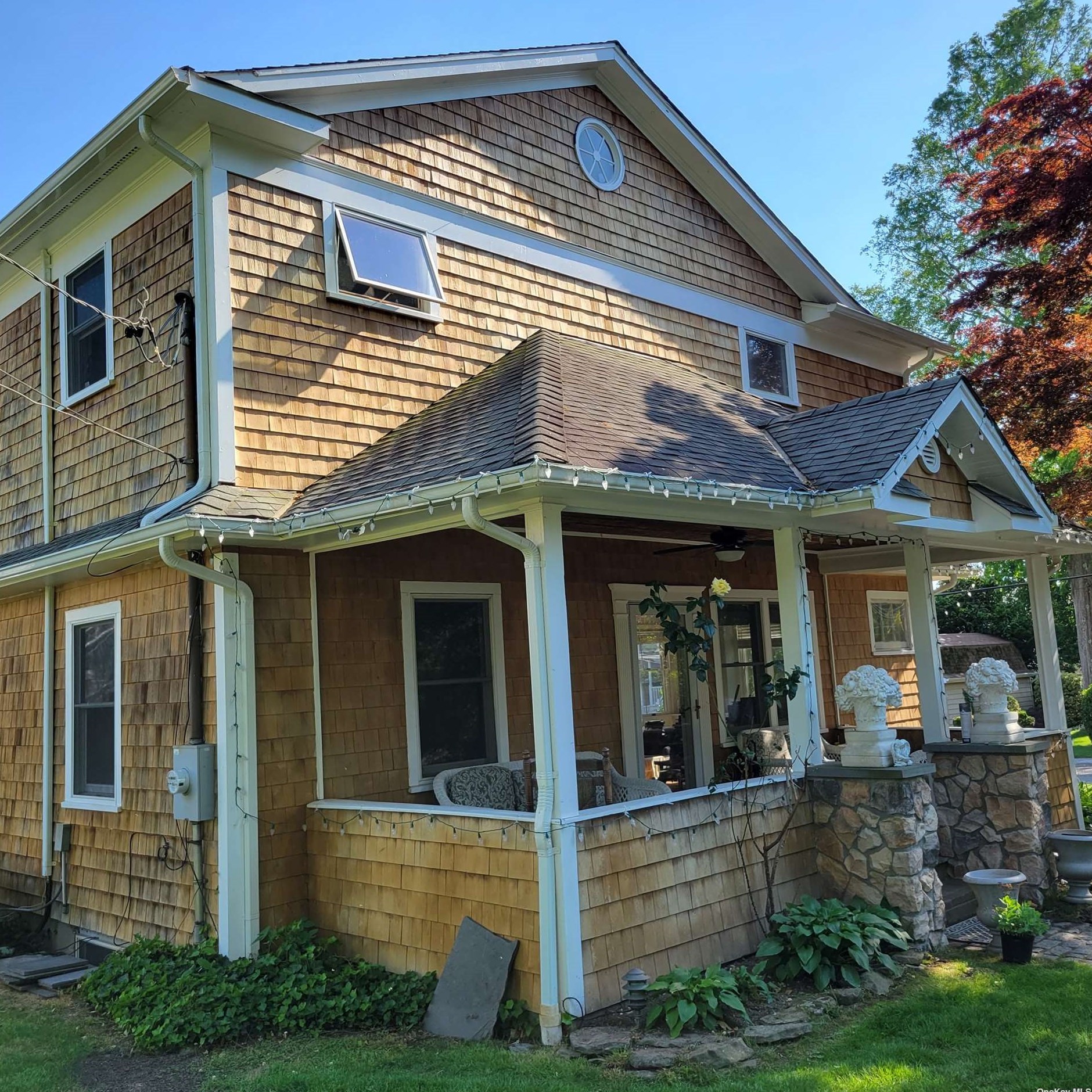 10 Bell Ln, Bayville, NY 11709