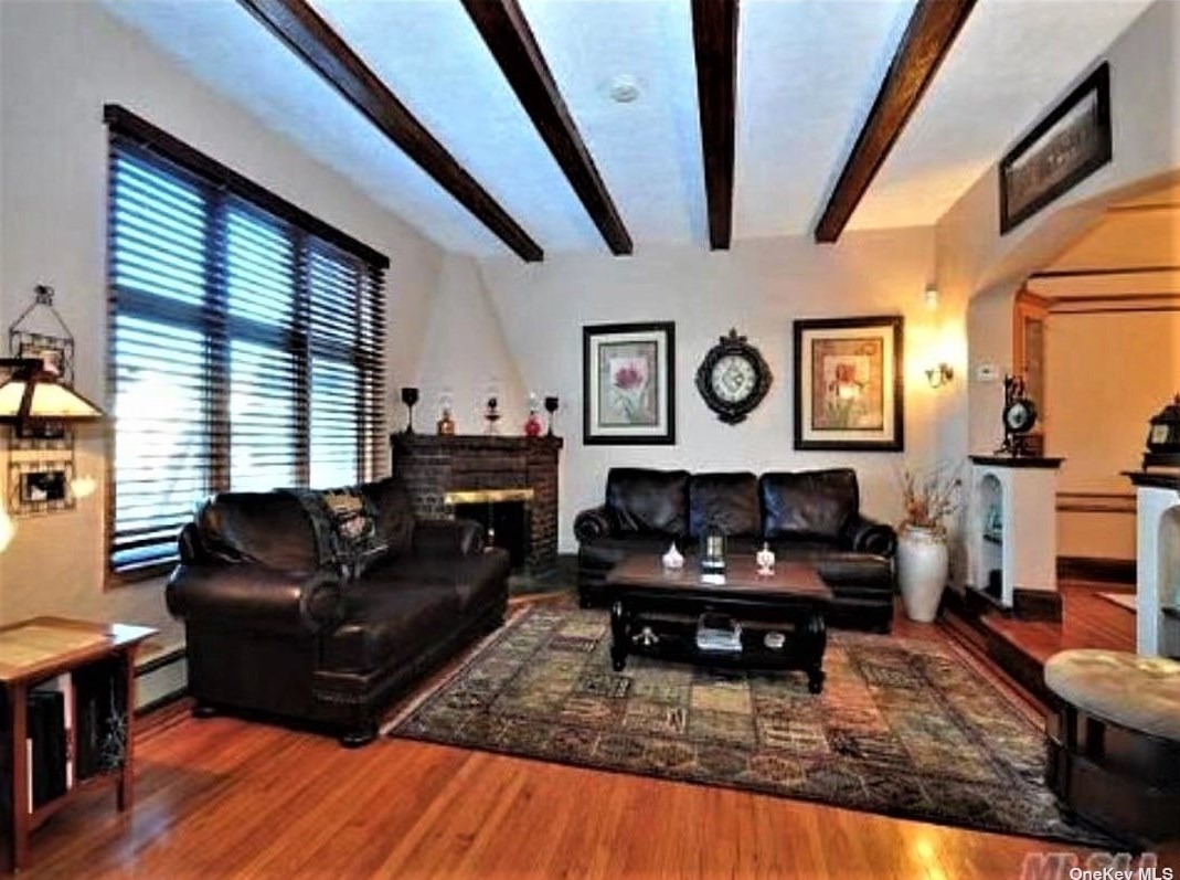 29-28 201st St, Flushing, NY 11360-1014