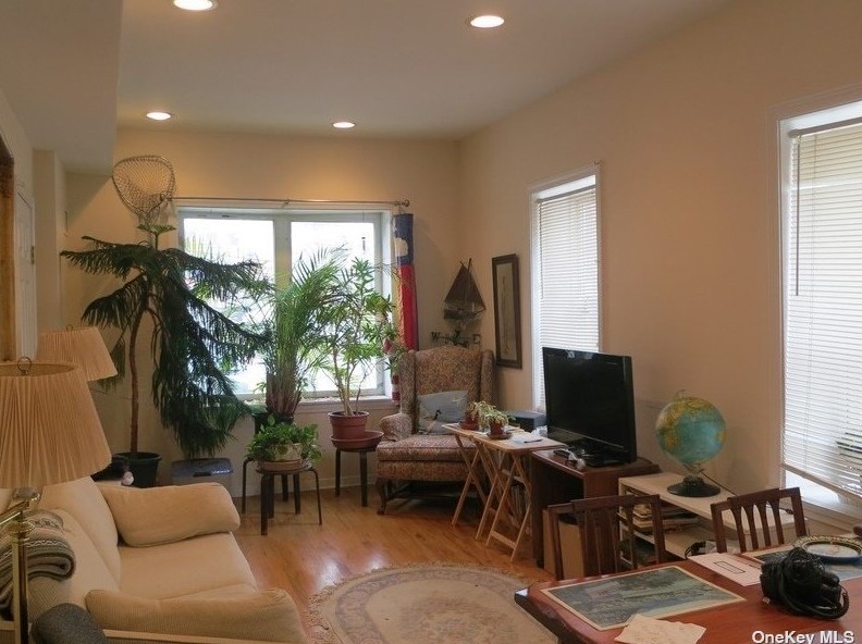 13 Columbia Pl Apt 2, Port Washington, NY 11050