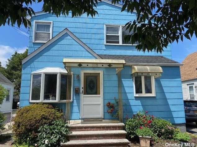 110 Litchfield Ave, Floral Park, NY 11003