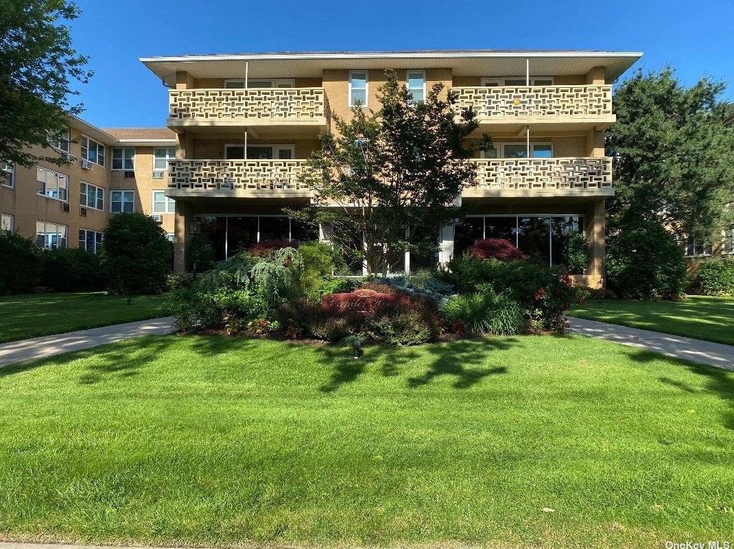 490 Atlantic Ave #225, East Rockaway, NY 11518