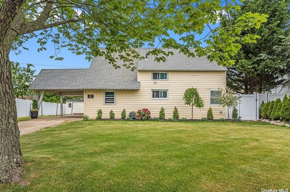 20 Spiral Ln, Plainedge, NY 11756-3809
