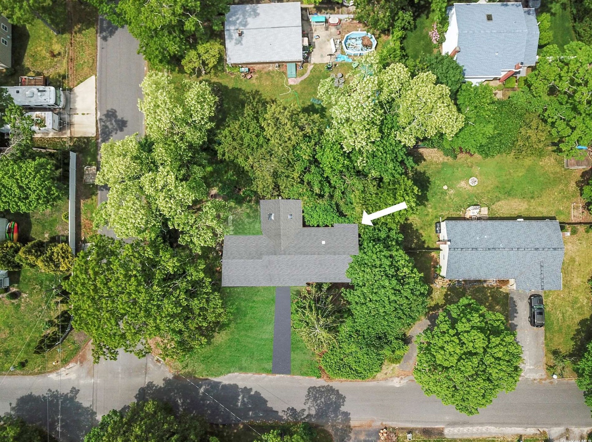 17 Arrowhead Dr, Smith Point, NY 11967