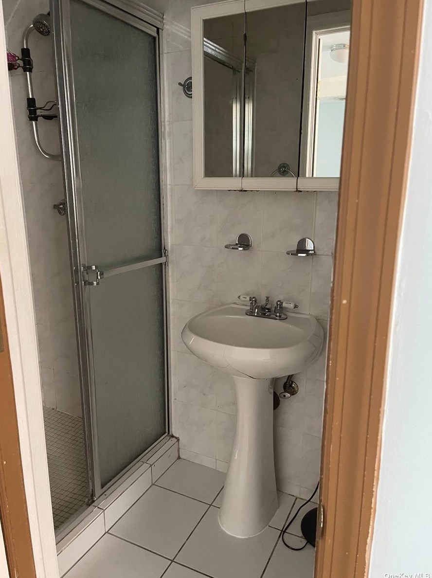 141-40 72nd Dr, Flushing, NY 11367