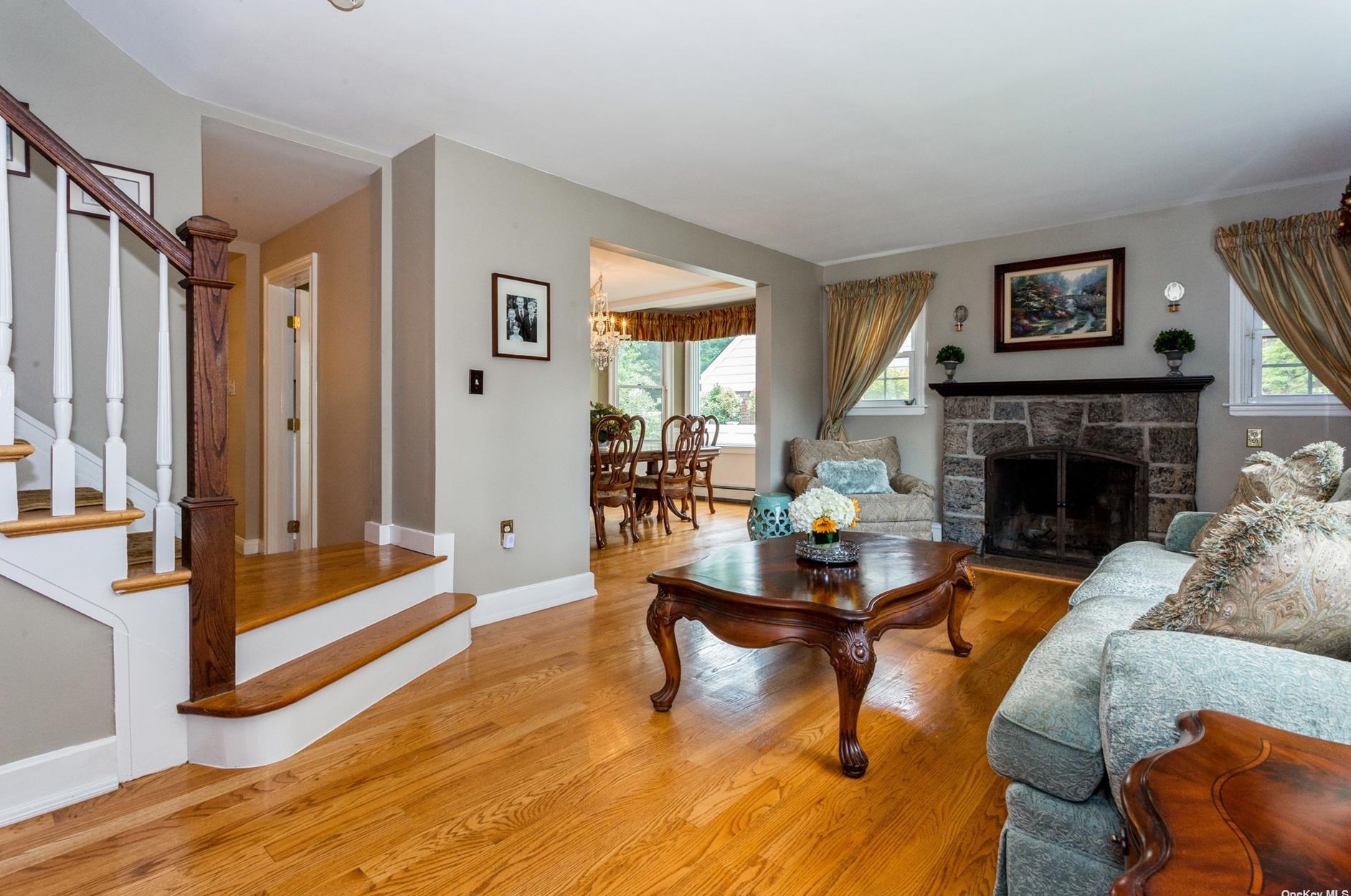 9 Foster Ave, Malverne, NY 11565-1936