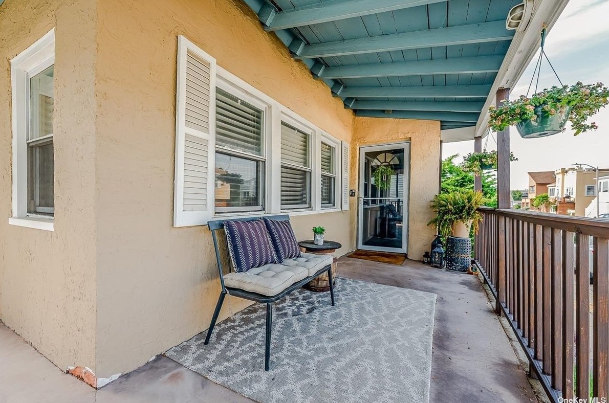 12 Harmon St, East Atlantic Beach, NY 11561-2708