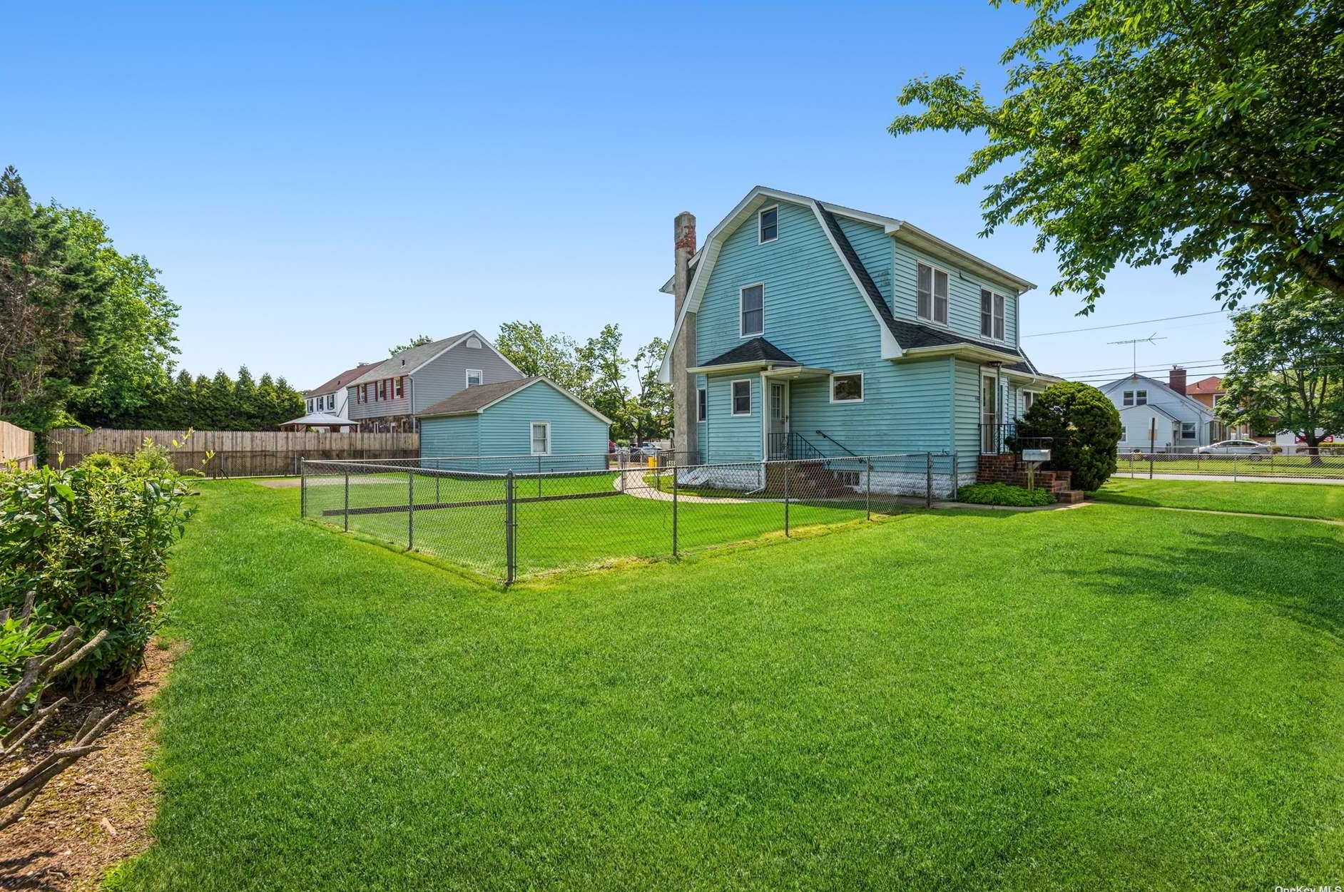 536 Central Ave, East Massapequa, NY 11758-4917