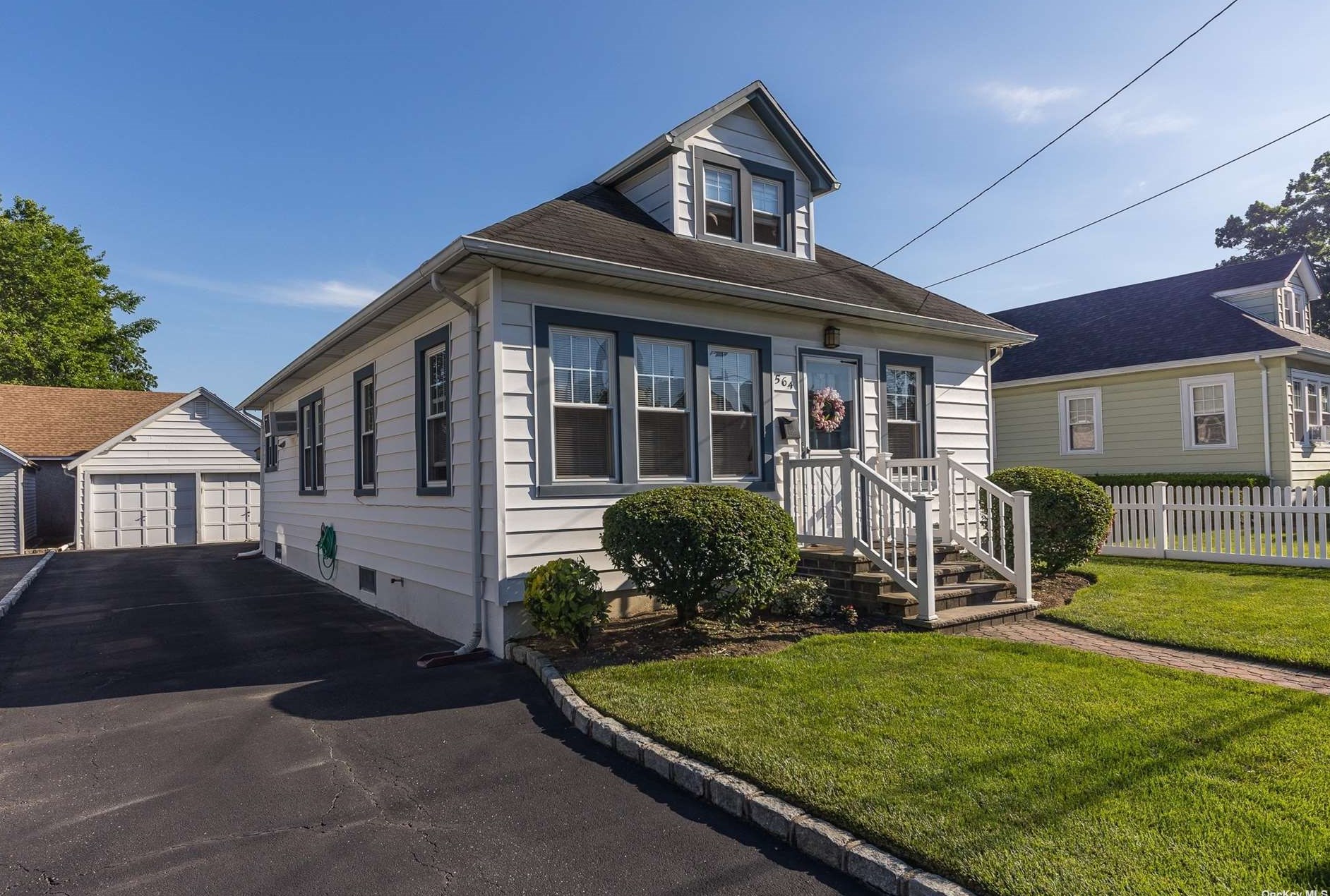 564 Tennyson Ave, North Baldwin, NY 11510-2252