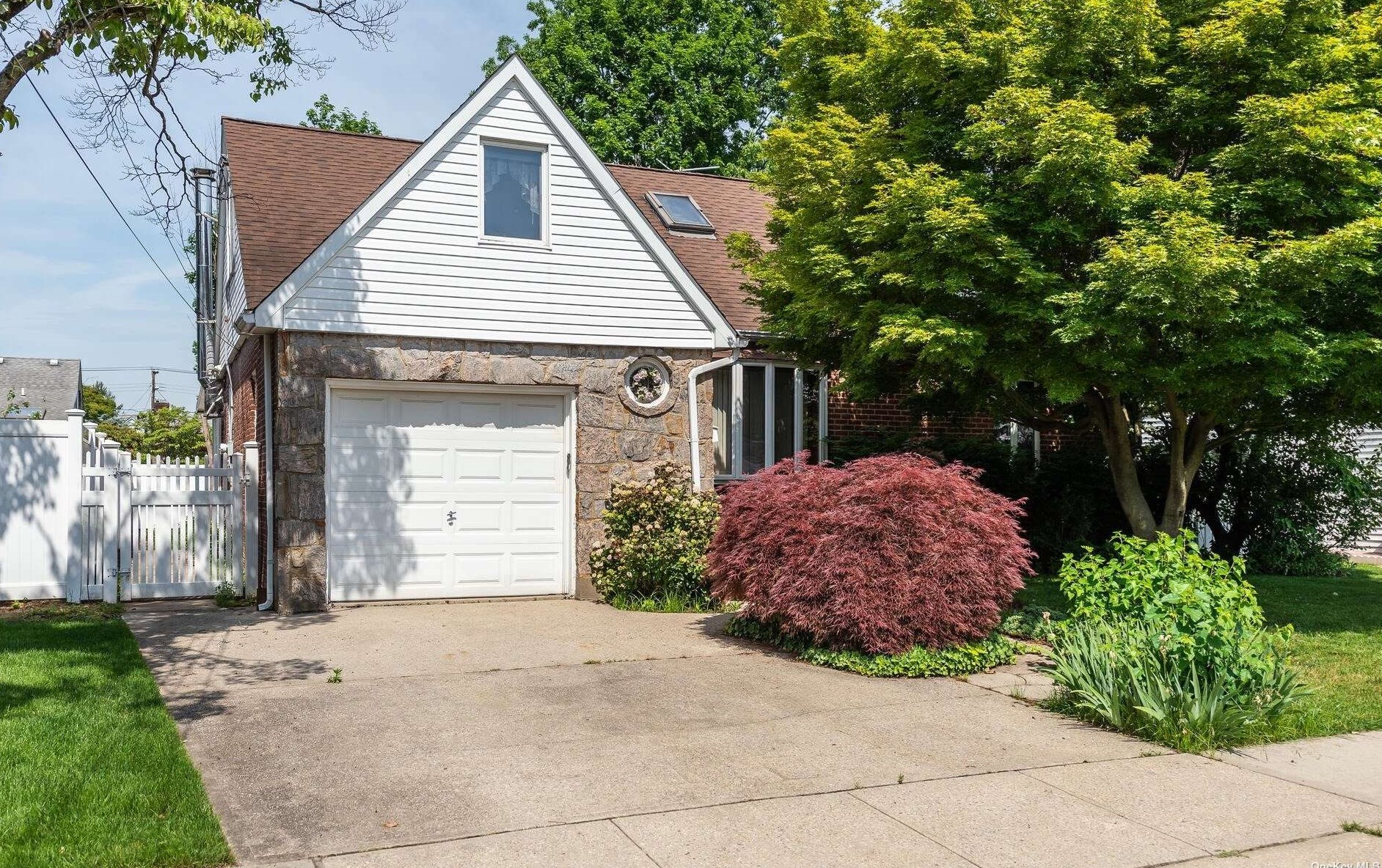 164 Gilmore Blvd, Floral Park, NY 11001