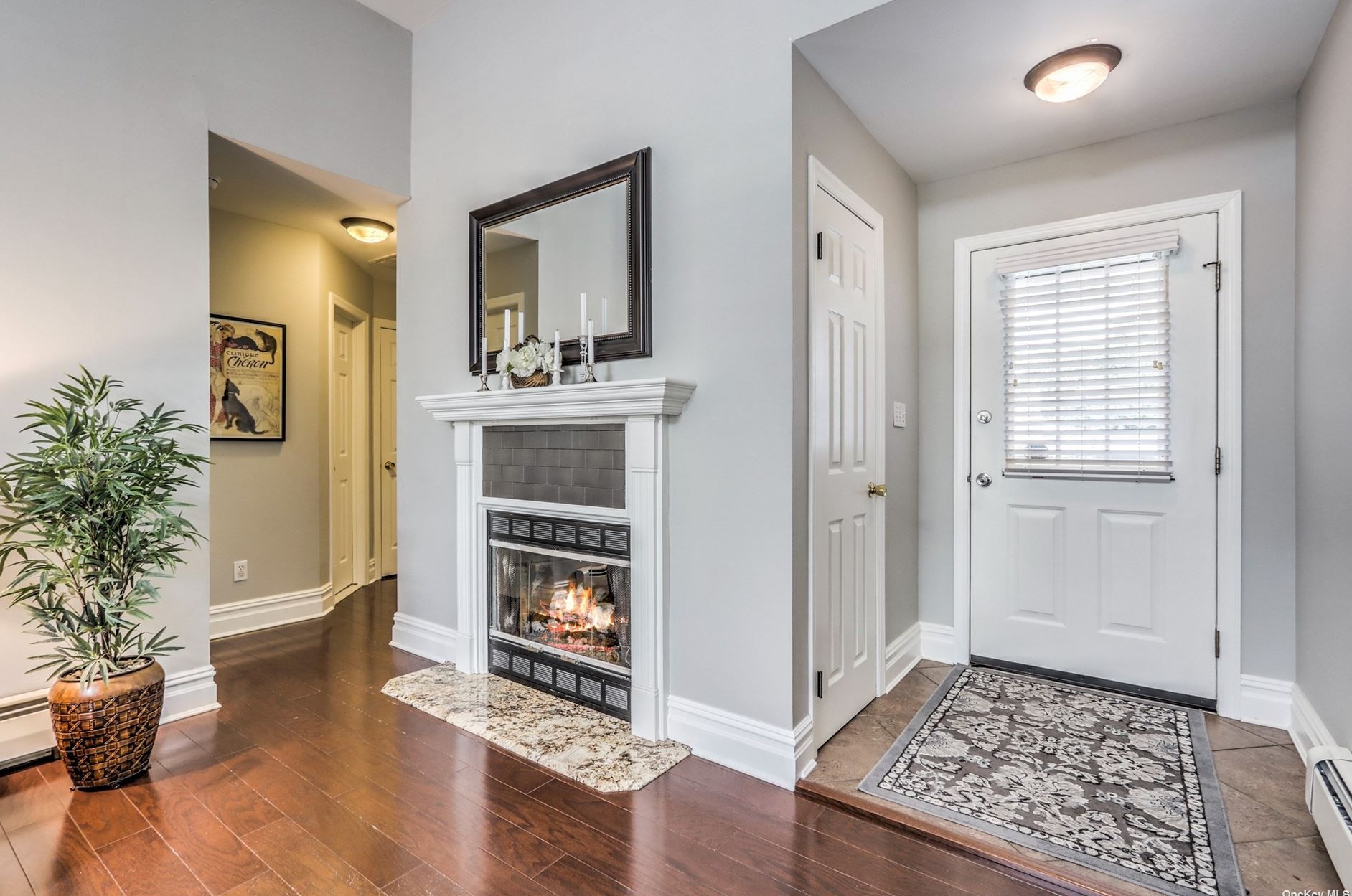 12 Cherry Ln, Gordon Heights, NY 11763-4084