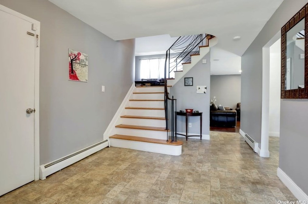 73 Tulipwood Dr, Commack, NY 11725