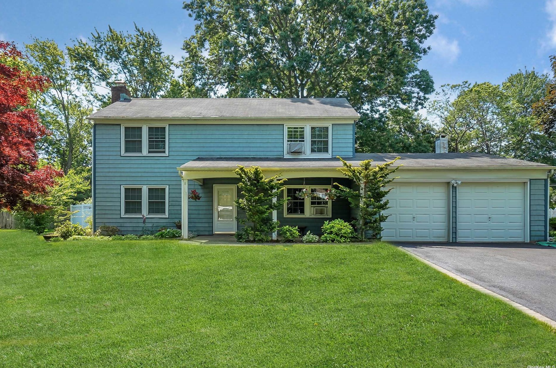8 Mapleshade Ln, Stonybrook, NY 11790-2806