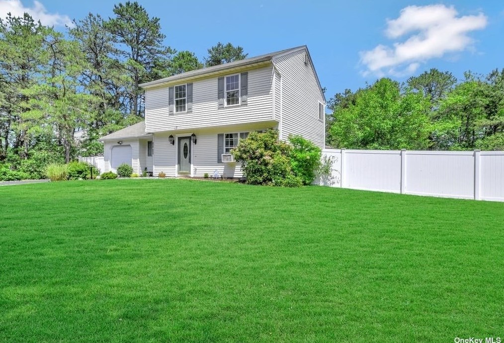 3 Pebble Way, Northampton, NY 11901