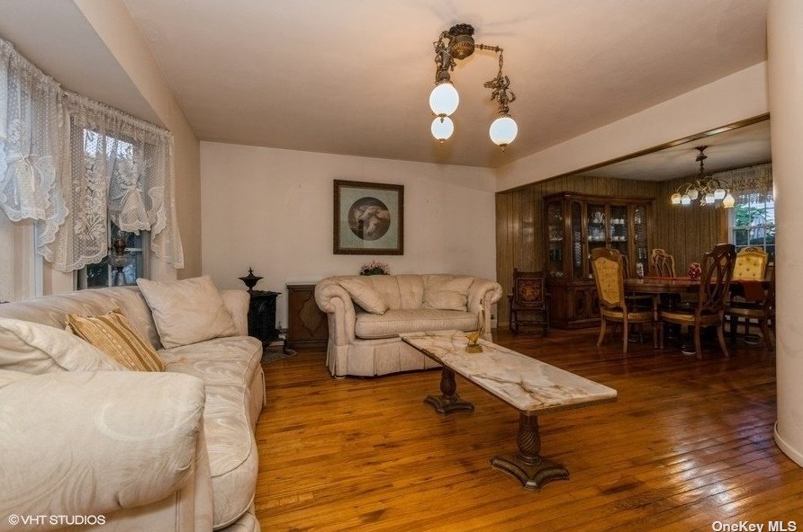 3355 Carrollton Ave, North Wantagh, NY 11793