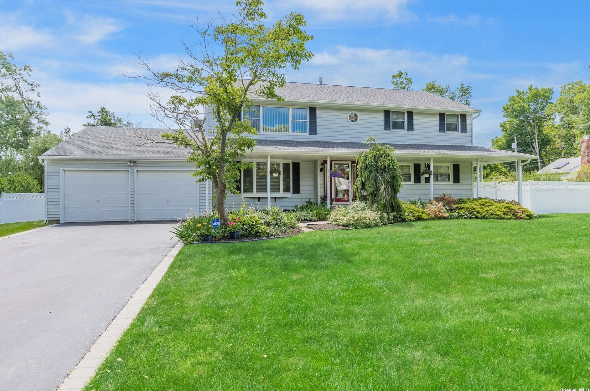 1212 Mcfadden Dr, Elwood, NY 11731