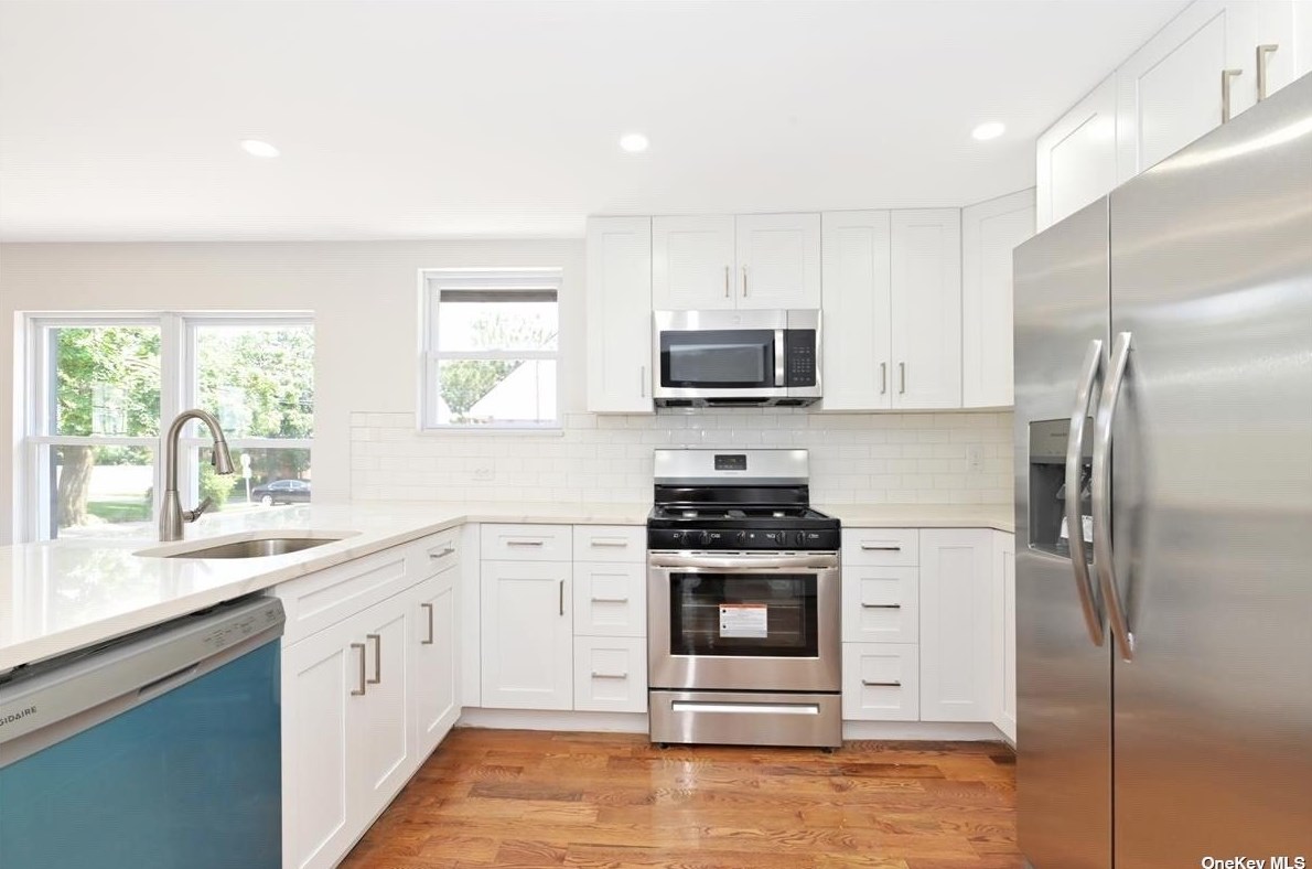 119 Kingston Ave, Floral Park, NY 11001