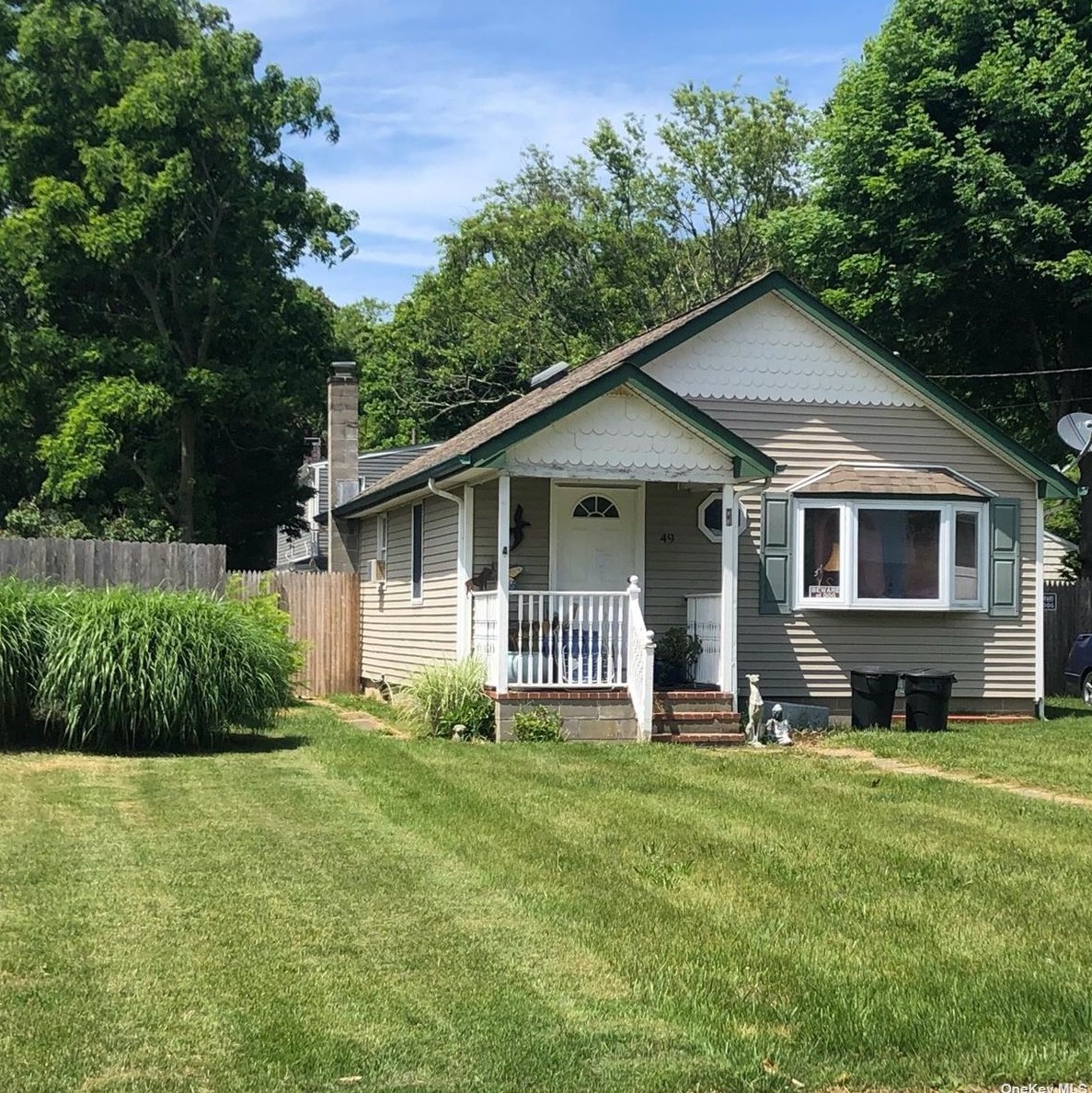 49 Edgewater Dr, Old Mastic, NY 11951-2101