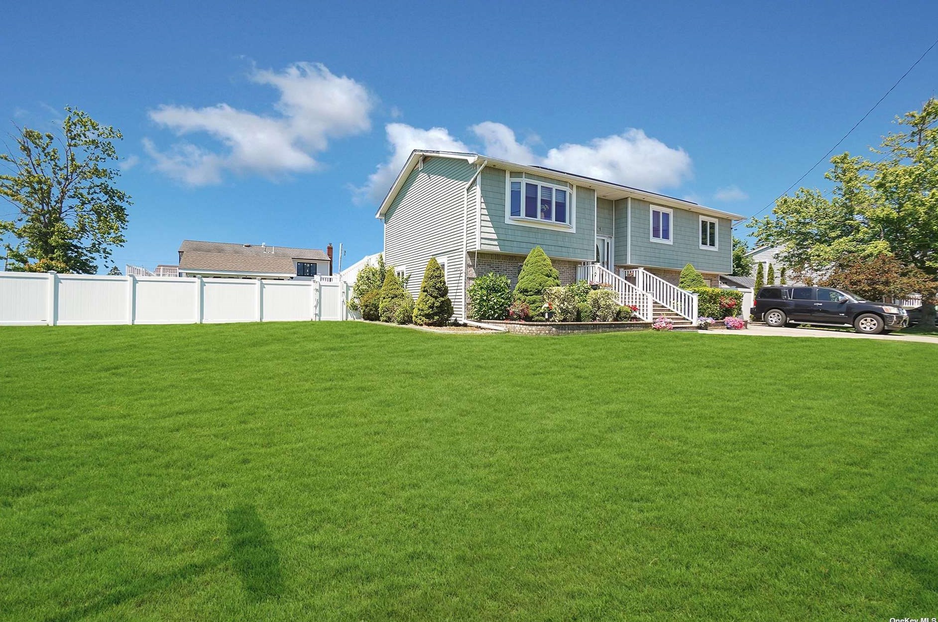 361 Linton Ave, North Lindenhurst, NY 11757