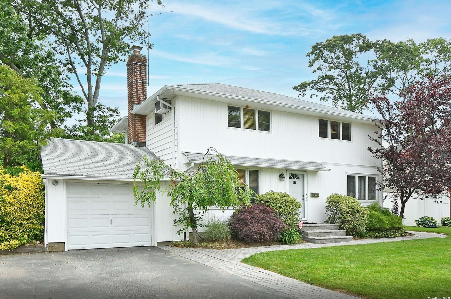81 Alfred Rd, North Merrick, NY 11566-3017
