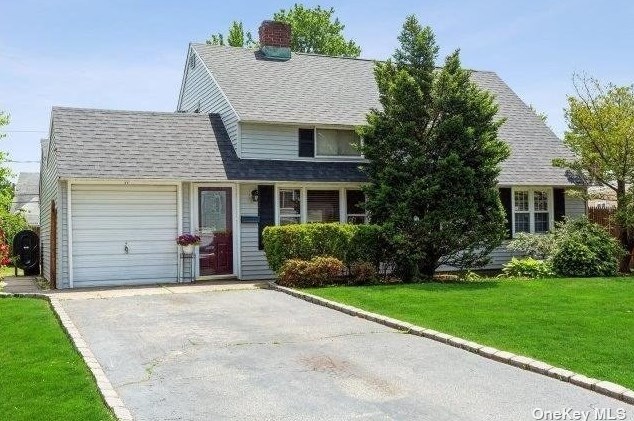 11 Lotus Ln, Westbury, NY 11590