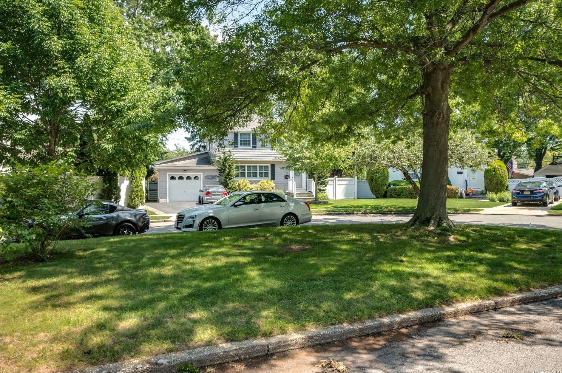 12 Alton Ct, North Merrick NY  11566-1401 exterior