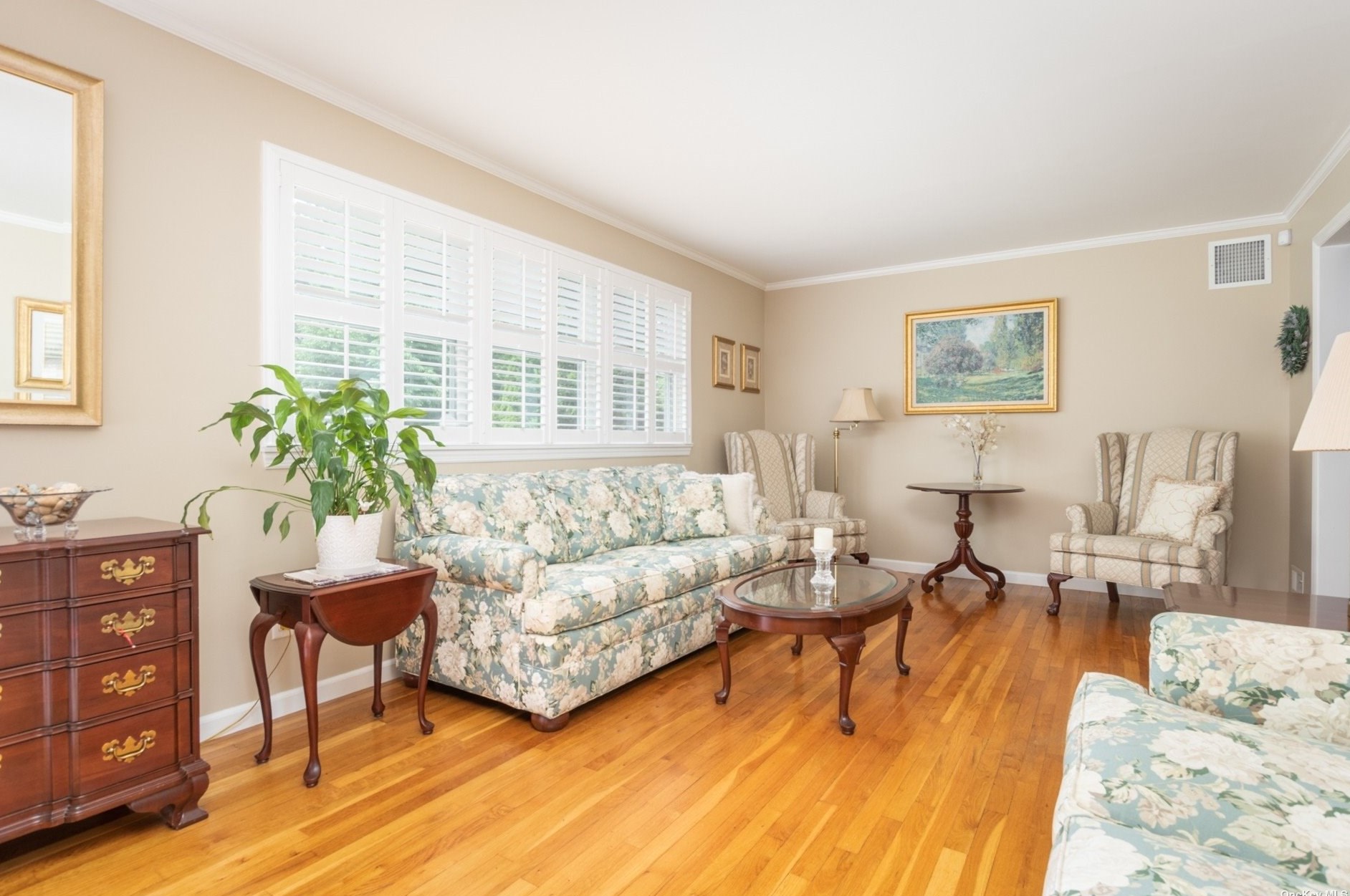 12 Alton Ct, North Merrick NY  11566-1401 exterior