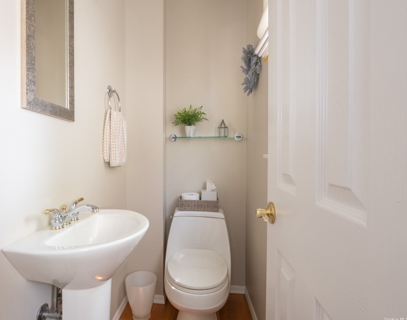 12 Alton Ct, North Merrick NY  11566-1401 exterior