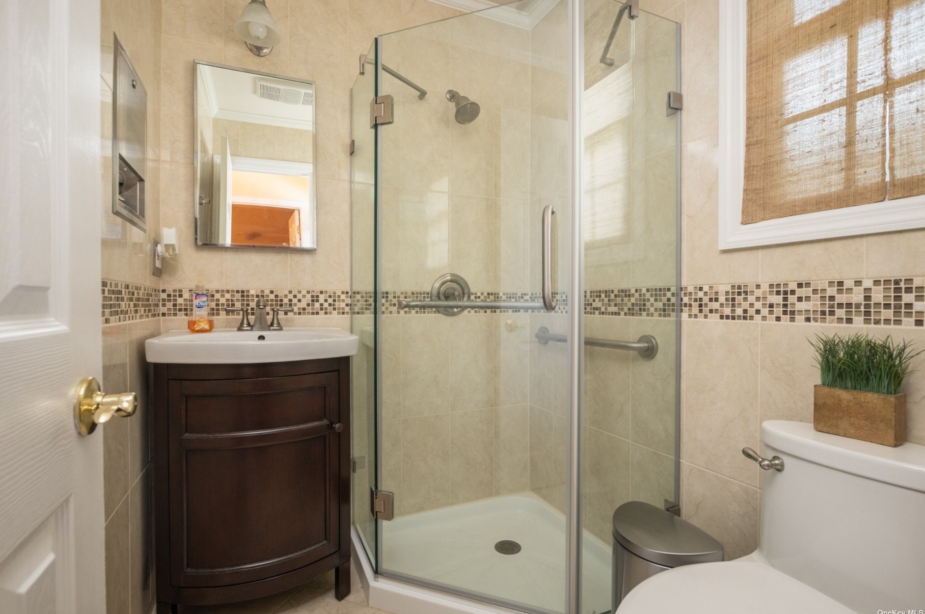 12 Alton Ct, North Merrick NY  11566-1401 exterior