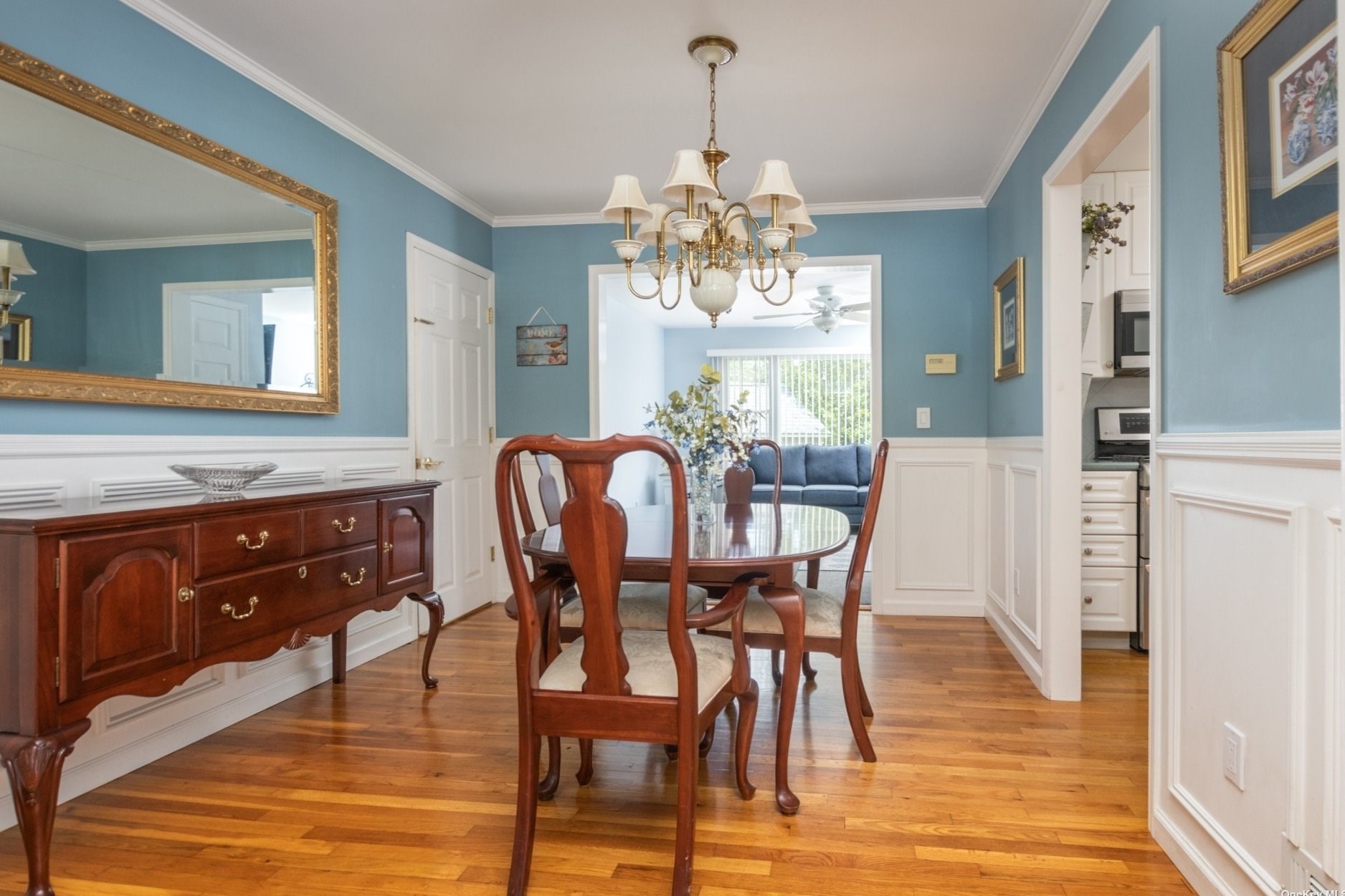 12 Alton Ct, North Merrick NY  11566-1401 exterior