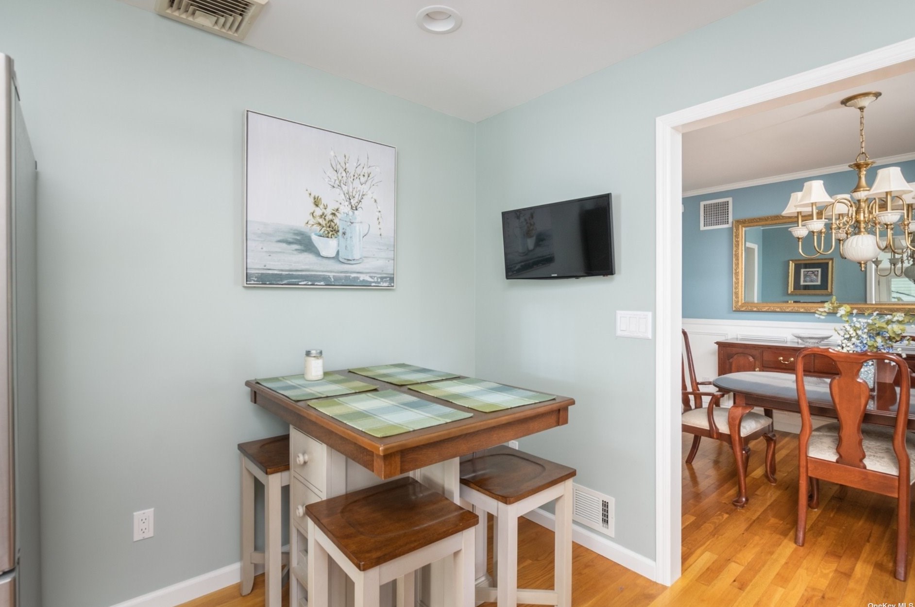 12 Alton Ct, North Merrick NY  11566-1401 exterior