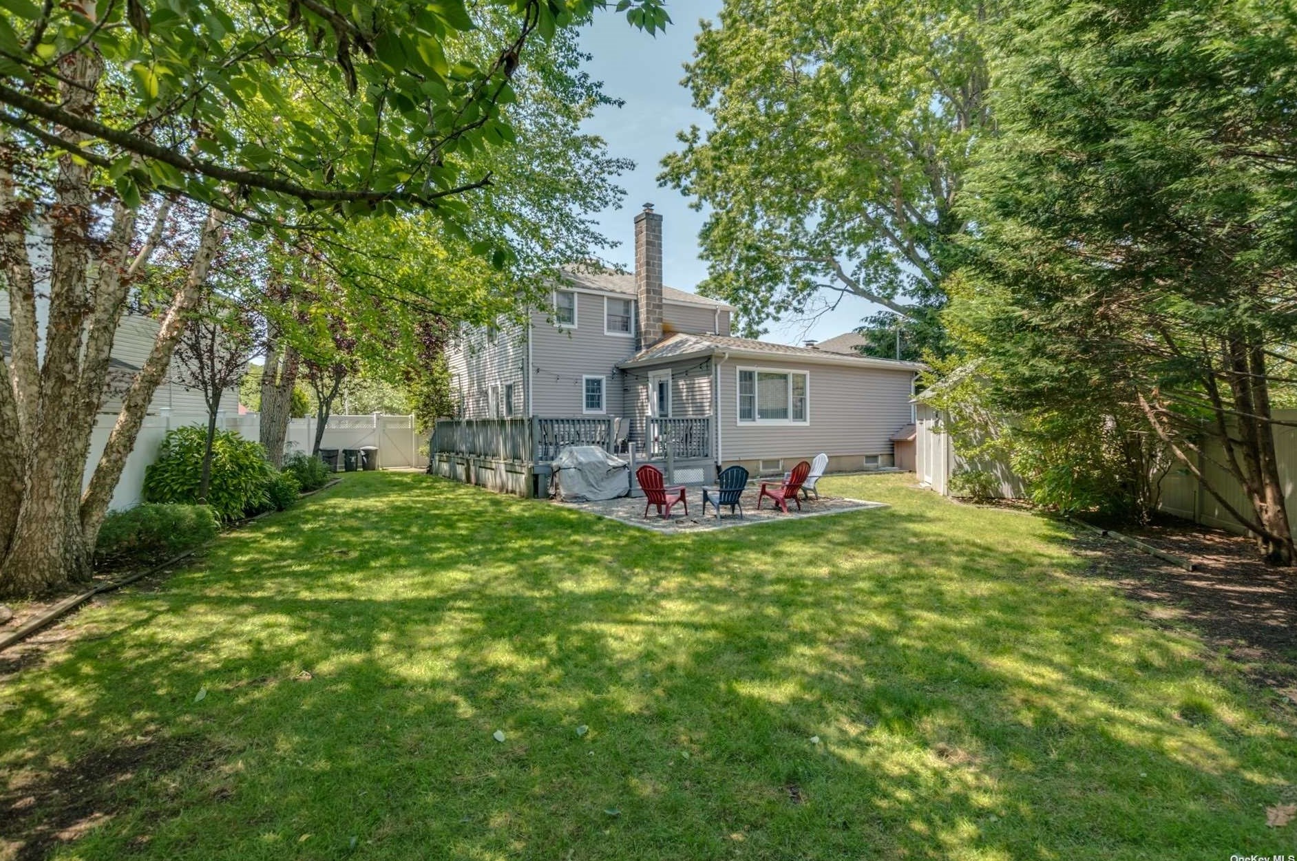 12 Alton Ct, North Merrick NY  11566-1401 exterior