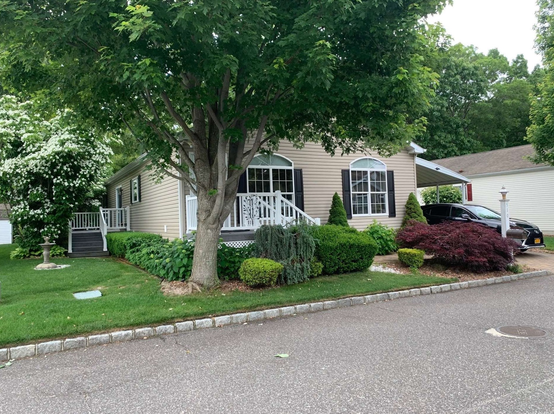 1661510 Old Country Rd, Northampton, NY 11901