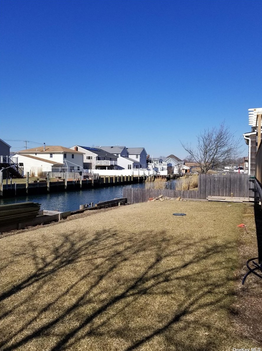 2584 Peconic Ave, Seaford NY  11783-3436 exterior
