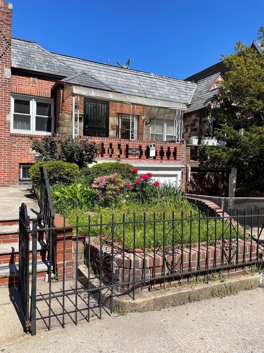 31-14 48th St, Long Island City, NY 11103