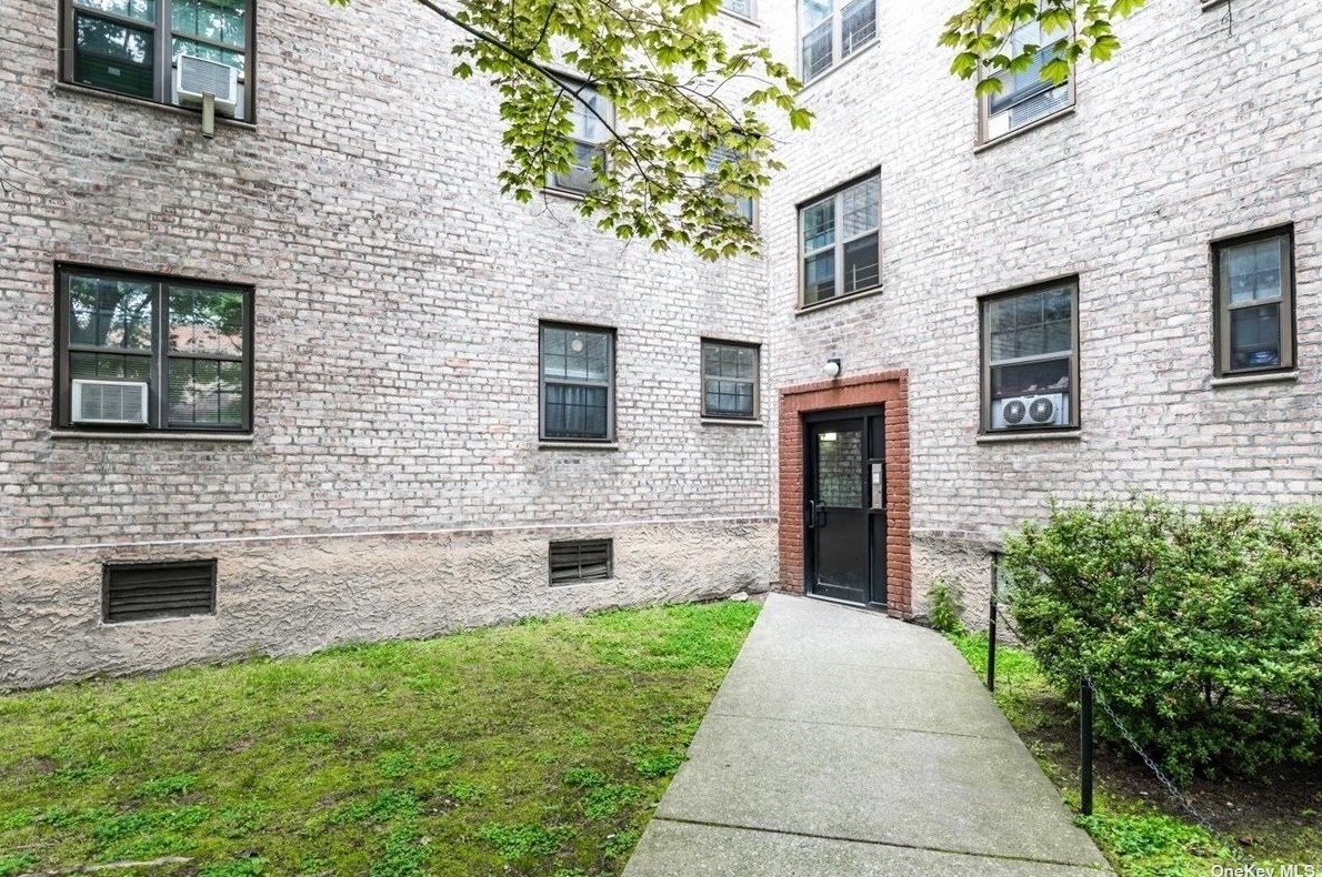 14435 78th Rd, Flushing NY  11367-3533 exterior
